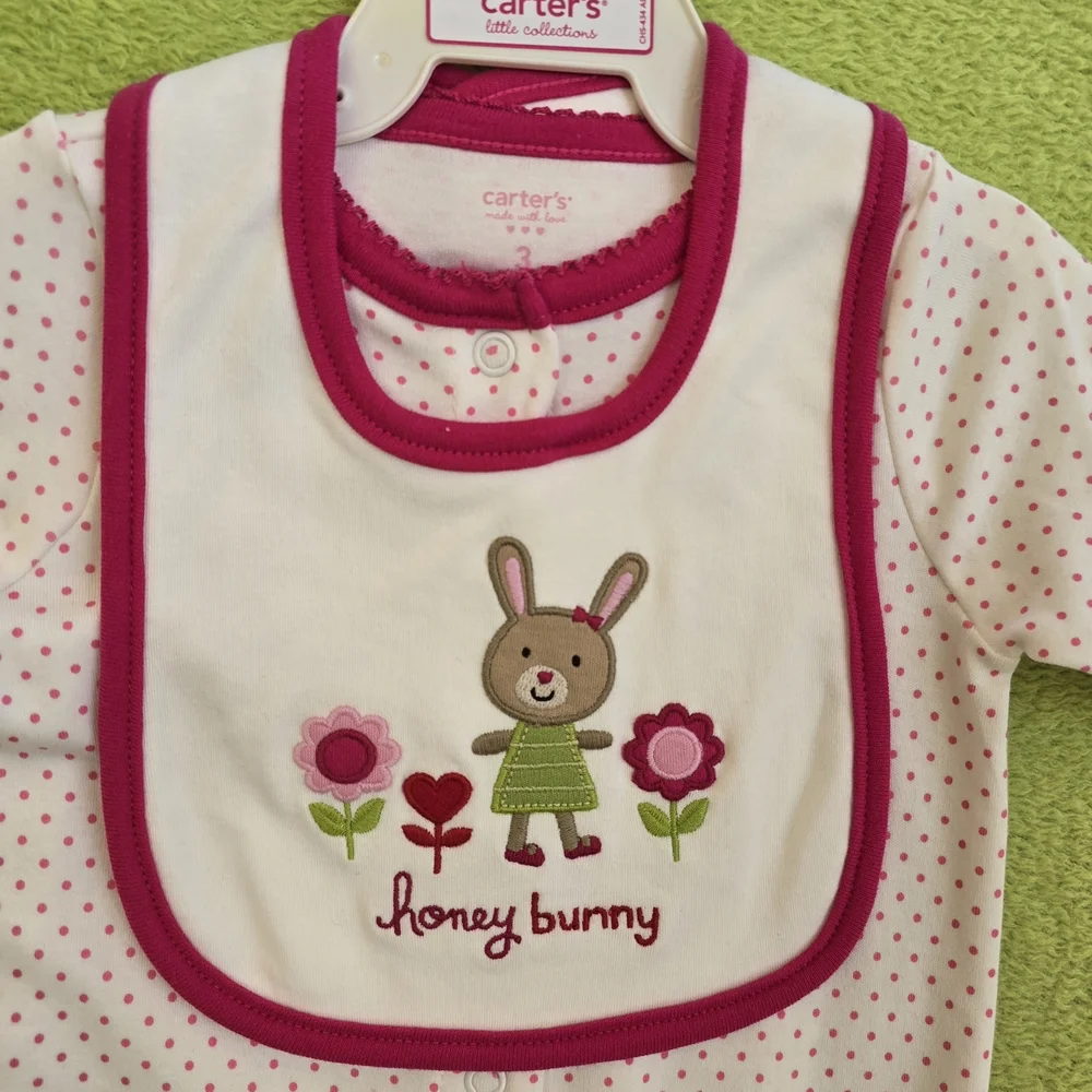 NWT  0-3M  HONEY BUNNY ~  FOOTIE + BIB - Carters 2-PIECE  Pink Poka-dot SET (Q1)